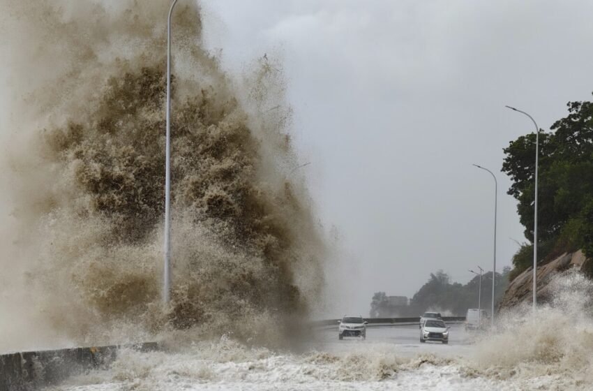  Typhoon Gaemi makes landfall in Taiwan, at least 22 killed in Philippines