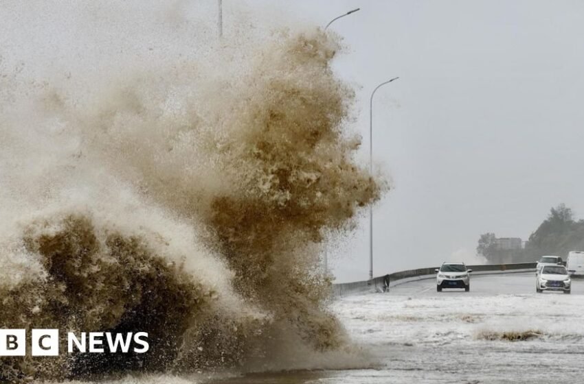  Typhoon Gaemi hits China after deaths in Taiwan and Philippines